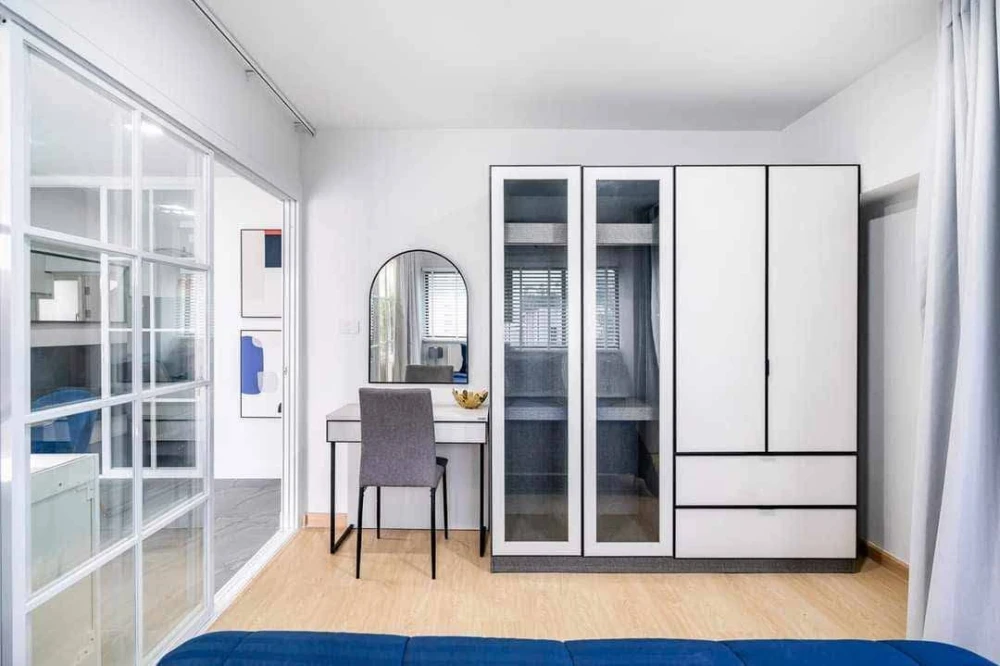 For rent: Thonglor Tower, corner unit, bright and airy view, comfortable living space. Don't miss out!