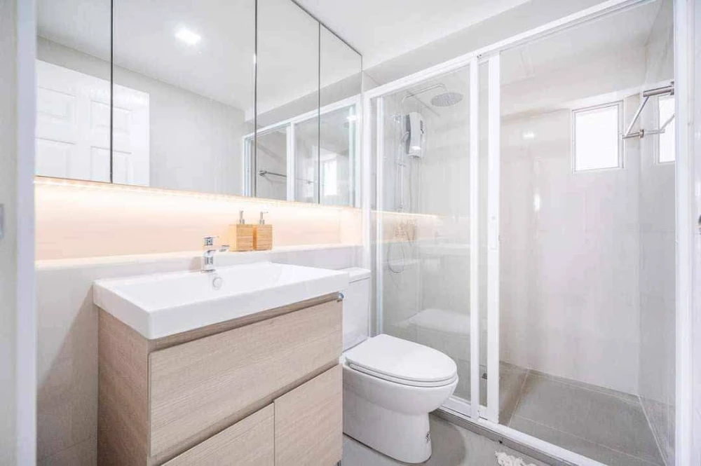 For rent: Thonglor Tower, corner unit, bright and airy view, comfortable living space. Don't miss out!