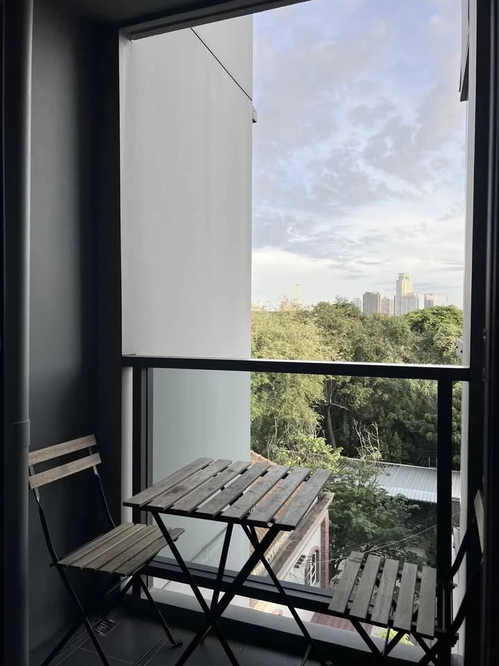 For rent: Taka House Ekkamai 12, corner room, decorated in a minimalist style, very spacious room, hurry and book now!