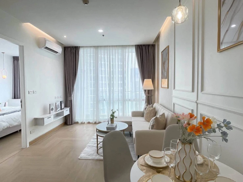 For rent: T.C. Green Rama 9. Spacious room, beautifully decorated, stunning! Book now!