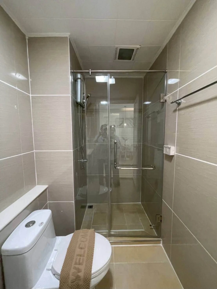For rent: T.C. Green Rama 9. Spacious room, beautifully decorated, stunning! Book now!