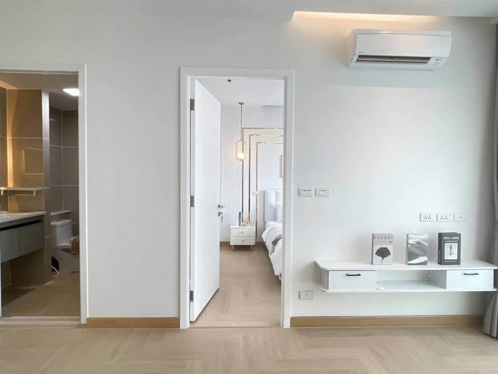 For rent: T.C. Green Rama 9. Spacious room, beautifully decorated, stunning! Book now!
