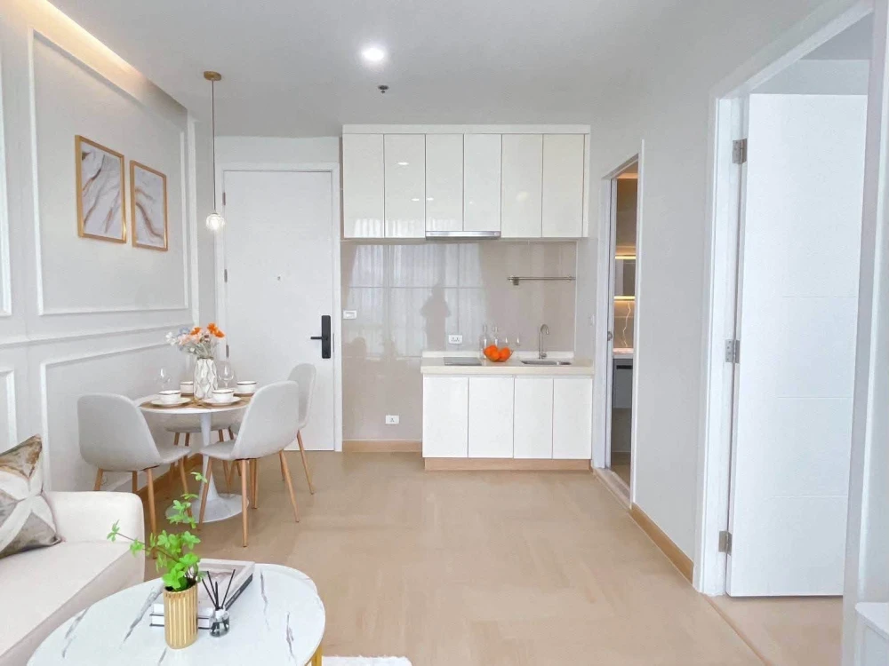 For rent: T.C. Green Rama 9. Spacious room, beautifully decorated, stunning! Book now!