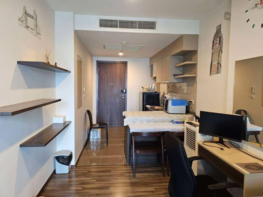 For rent: Teal Sathorn - Taksin. Beautiful room with great view, north-facing (not hot), quiet and peaceful atmosphere. Ready to move in.