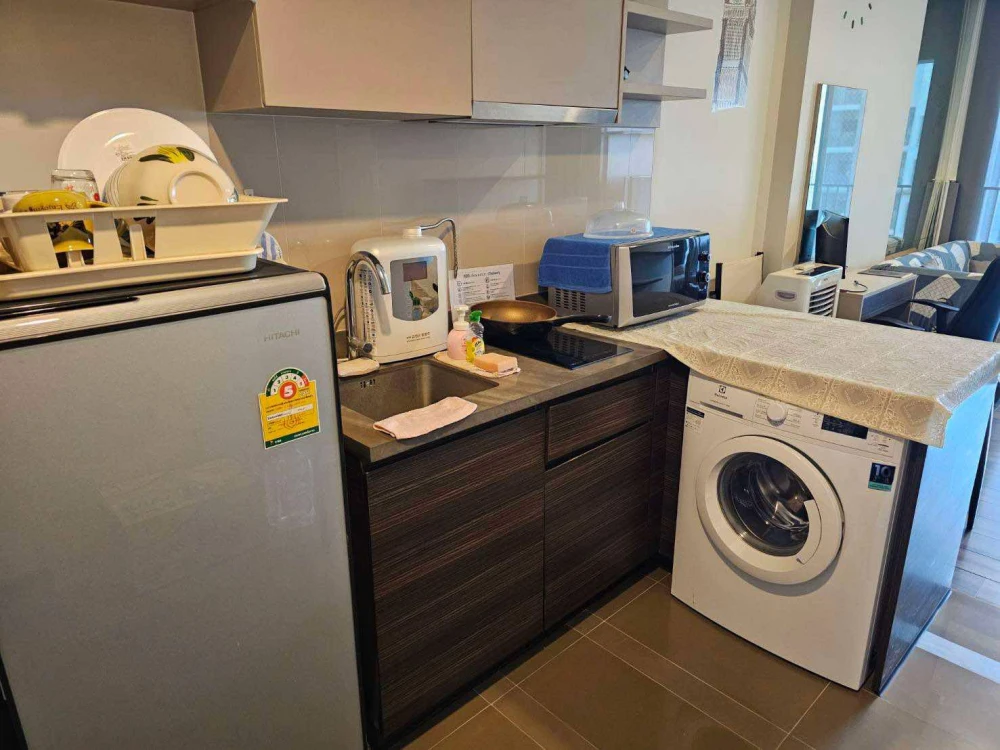 For rent: Teal Sathorn - Taksin. Beautiful room with great view, north-facing (not hot), quiet and peaceful atmosphere. Ready to move in.