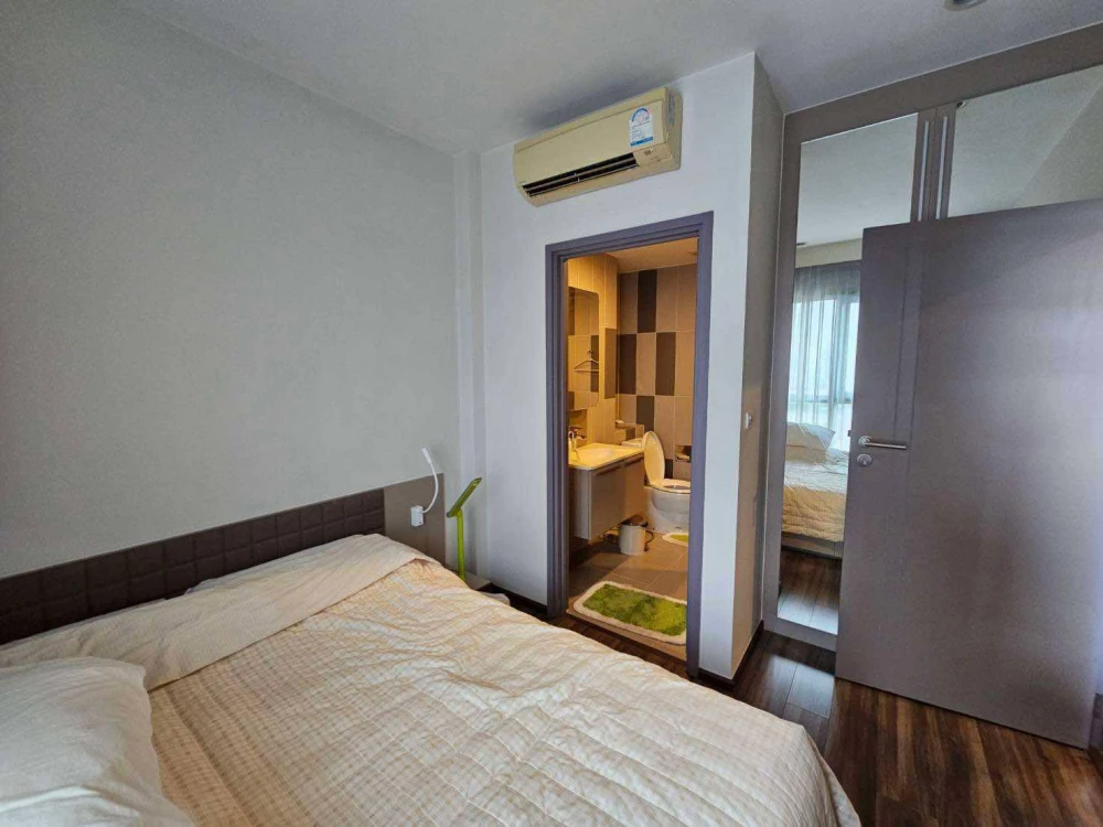 For rent: Teal Sathorn - Taksin. Beautiful room with great view, north-facing (not hot), quiet and peaceful atmosphere. Ready to move in.