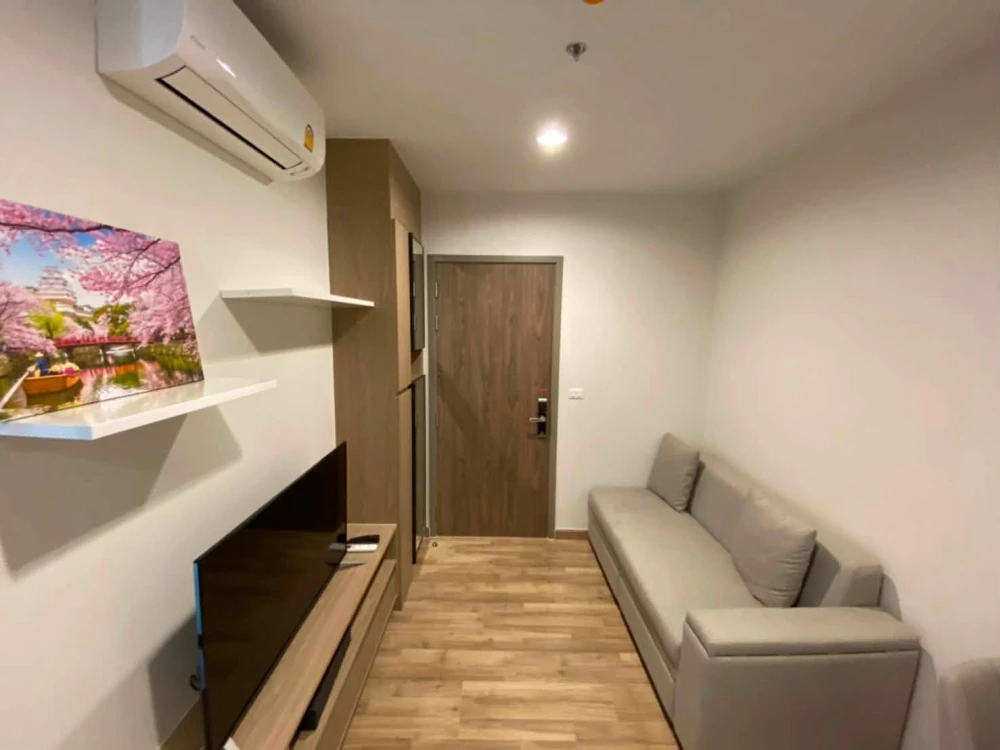 For rent: Niche Mono Sukhumvit-Bearing, 28th floor unit, very high up, excellent ventilation, fully furnished. Don't miss out!