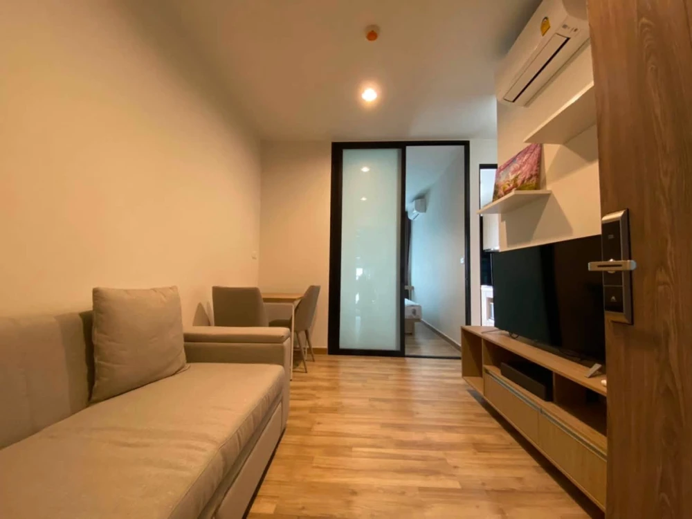 For rent: Niche Mono Sukhumvit-Bearing, 28th floor unit, very high up, excellent ventilation, fully furnished. Don't miss out!