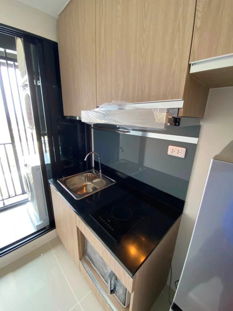 For rent: Niche Mono Sukhumvit-Bearing, 28th floor unit, very high up, excellent ventilation, fully furnished. Don't miss out!