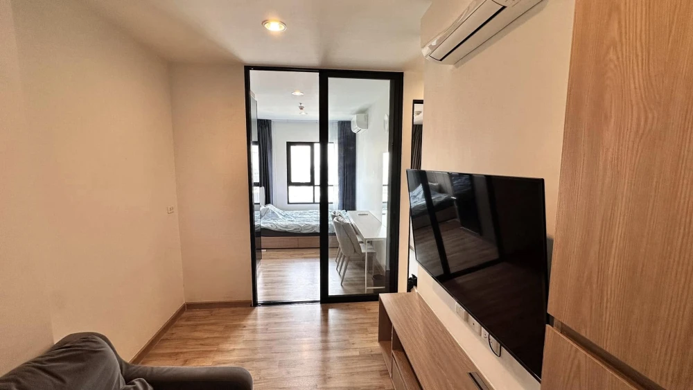 For rent: Niche Mono Sukhumvit-Bearing, beautiful city view room, 2.7 meter high ceiling, airy and comfortable, ready to move in, hurry and book now.