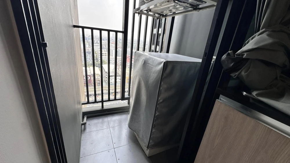 For rent: Niche Mono Sukhumvit-Bearing, beautiful city view room, 2.7 meter high ceiling, airy and comfortable, ready to move in, hurry and book now.