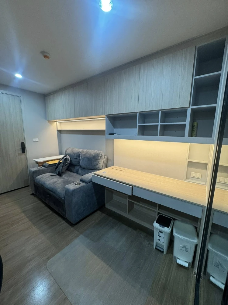 For rent: Niche Mono Issaraphap, fully furnished with built-in furniture throughout the room, plenty of storage space, just bring your belongings and