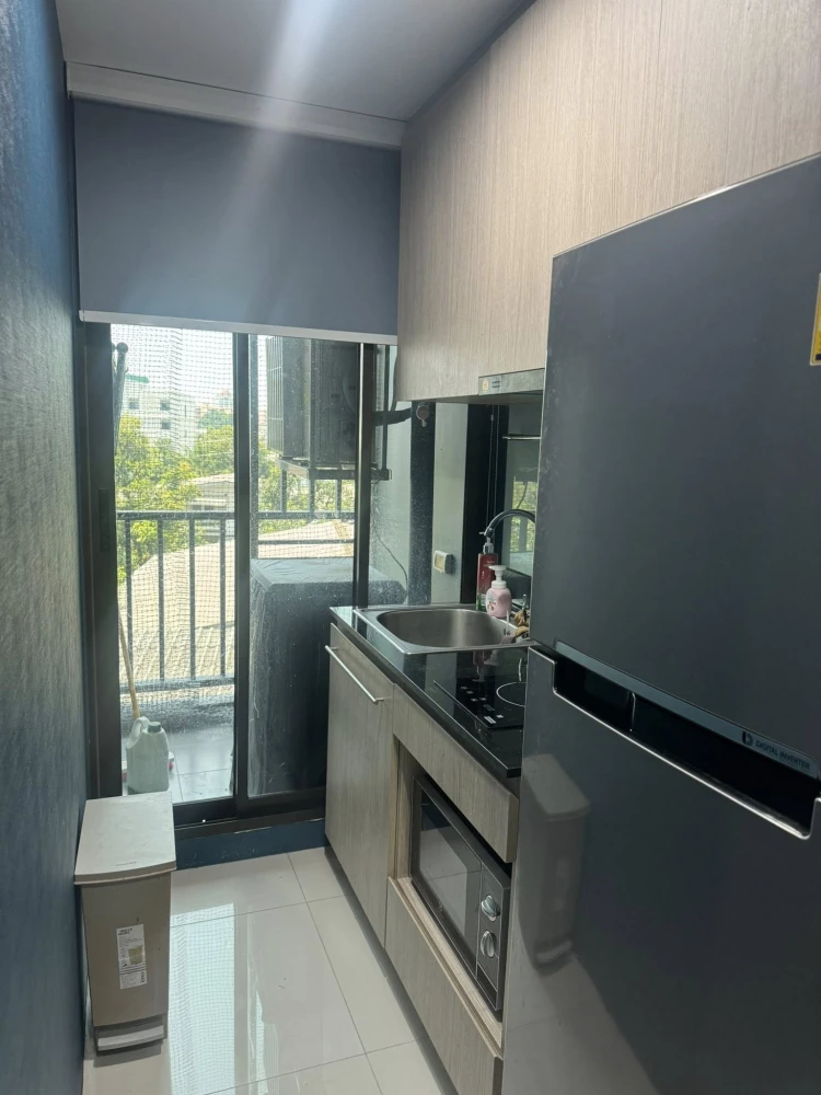 For rent: Niche Mono Issaraphap, fully furnished with built-in furniture throughout the room, plenty of storage space, just bring your belongings and