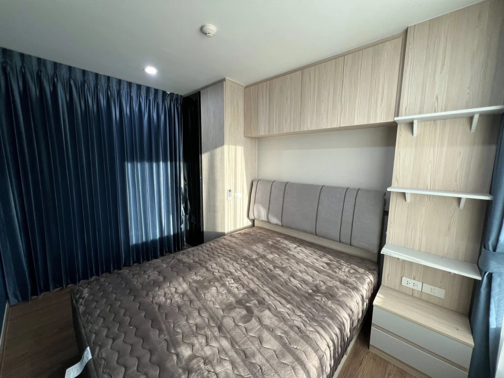 For rent: Niche Mono Issaraphap, fully furnished with built-in furniture throughout the room, plenty of storage space, just bring your belongings and