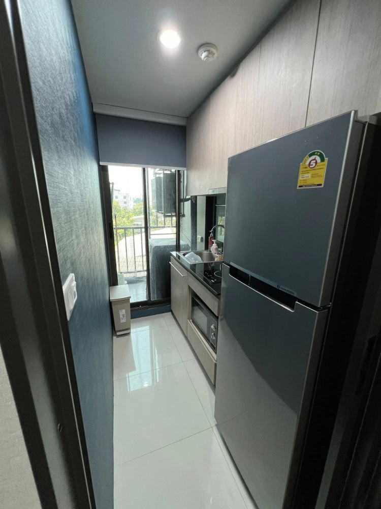 For rent: Niche Mono Issaraphap, fully furnished with built-in furniture throughout the room, plenty of storage space, just bring your belongings and