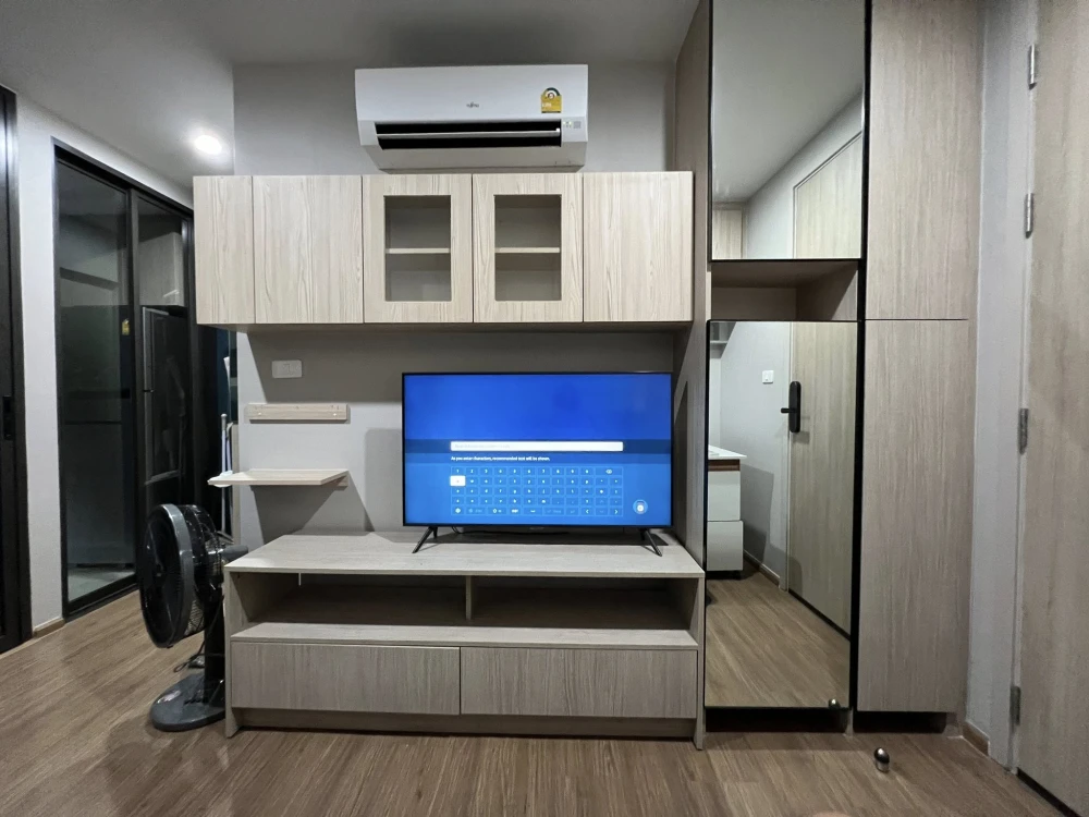 For rent: Niche Mono Issaraphap, fully furnished with built-in furniture throughout the room, plenty of storage space, just bring your belongings and