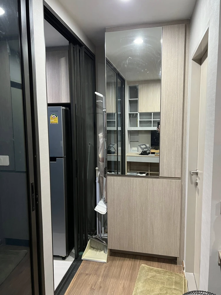 For rent: Niche Mono Issaraphap, fully furnished with built-in furniture throughout the room, plenty of storage space, just bring your belongings and