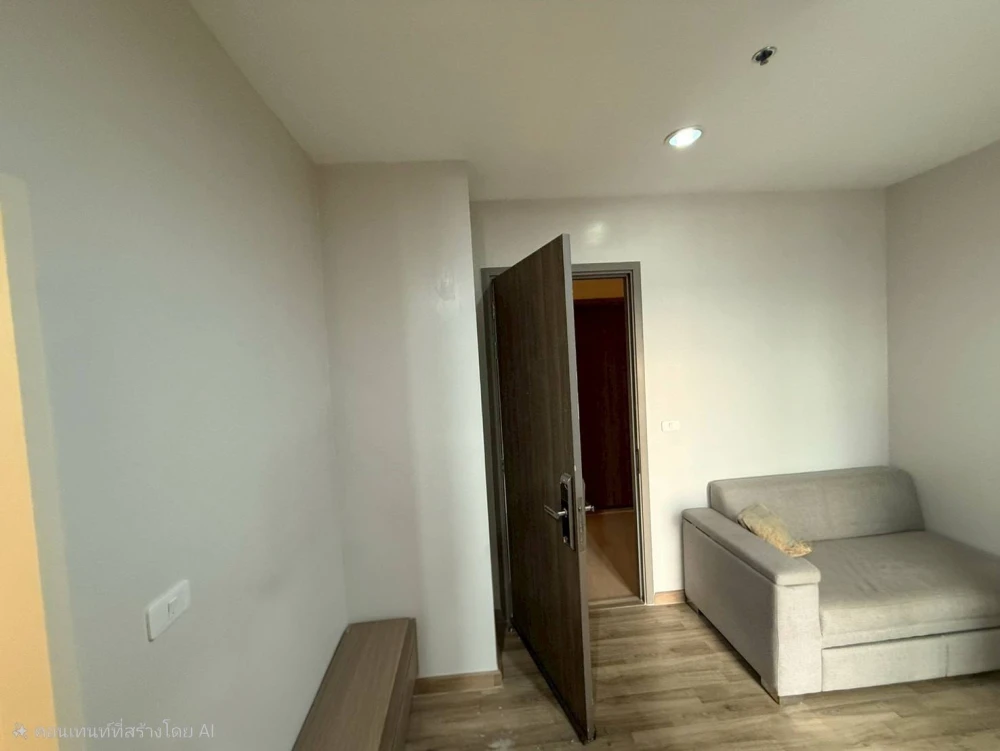 For rent: Niche Mono Charoen Nakhon, awesome wallpaper installed throughout the room. The garden view is very shady. Book now.