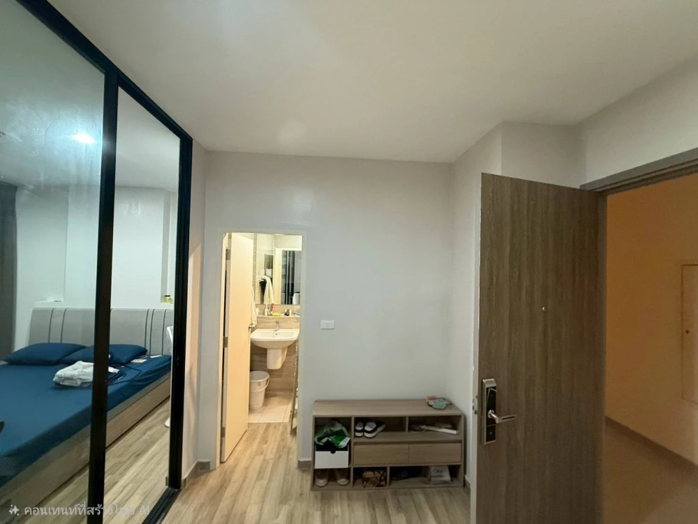 For rent: Niche Mono Charoen Nakhon, awesome wallpaper installed throughout the room. The garden view is very shady. Book now.
