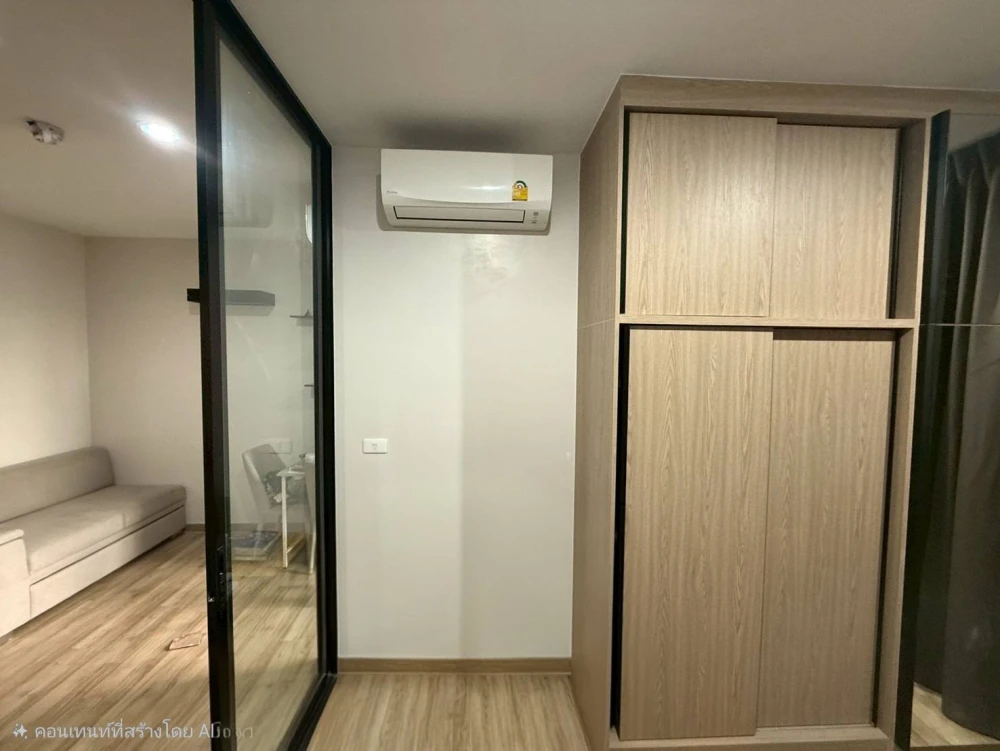 For rent: Niche Mono Charoen Nakhon, awesome wallpaper installed throughout the room. The garden view is very shady. Book now.
