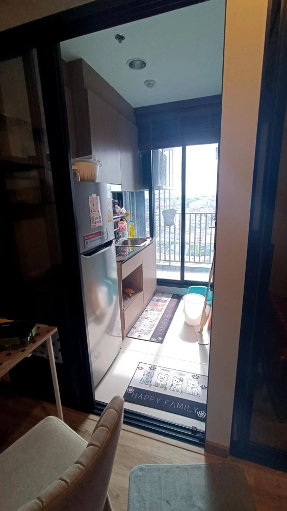 For rent: Niche Mono Charoen Nakhon, awesome wallpaper installed throughout the room. The garden view is very shady. Book now.