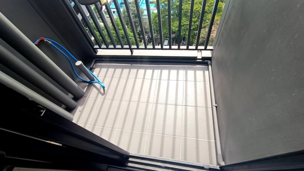 For rent: Niche Mono Charoen Nakhon, awesome wallpaper installed throughout the room. The garden view is very shady. Book now.