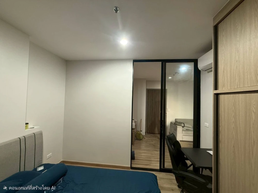 For rent: Niche Mono Charoen Nakhon, awesome wallpaper installed throughout the room. The garden view is very shady. Book now.
