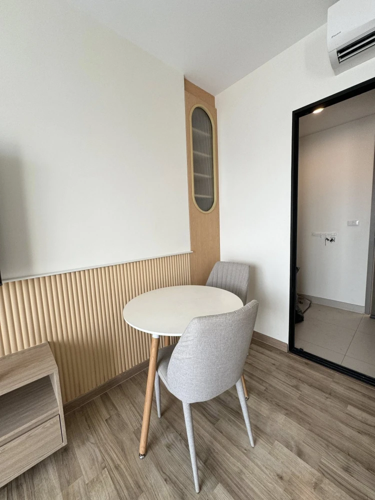 For rent: Niche Mono Charoen Nakhon, a nice room, fully furnished, good location, hurry and book now.