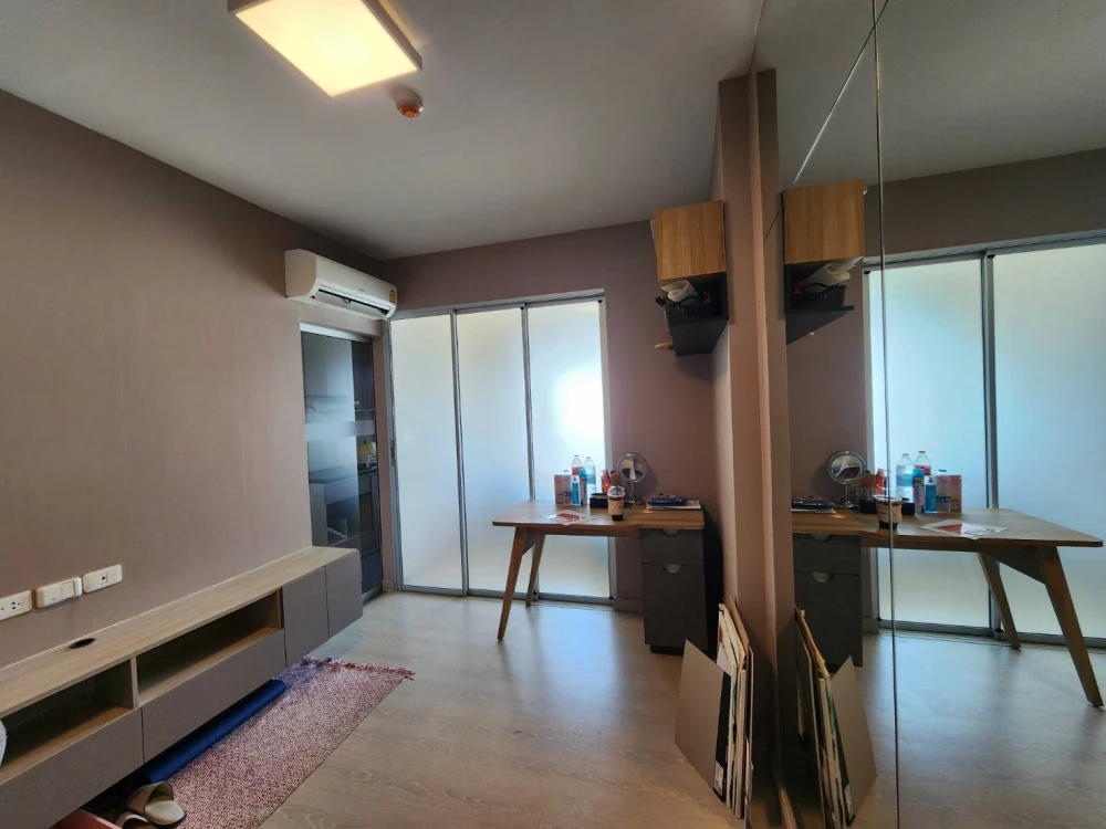 For rent Niche ID @ Pakkred Station, very spacious room, high floor, clear view at a great price. If interested, hurry up.