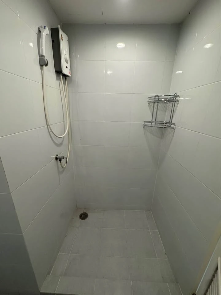 For rent: Niche ID Seri Thai-Wongwaen, 2nd floor, Building A, furniture and electrical appliances included. Hurry and reserve before you miss out. Res