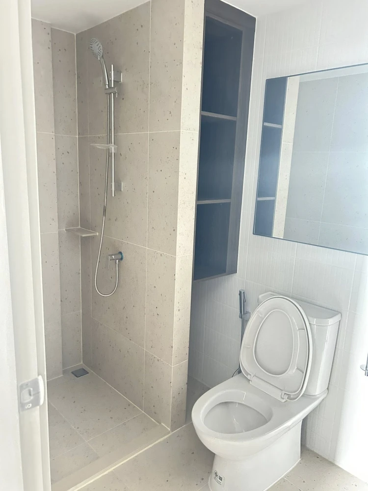 For rent: New Cross Kookot Station, 1 bedroom, 1 living room, corner room, 6th floor, quiet, very private, very worth booking.
