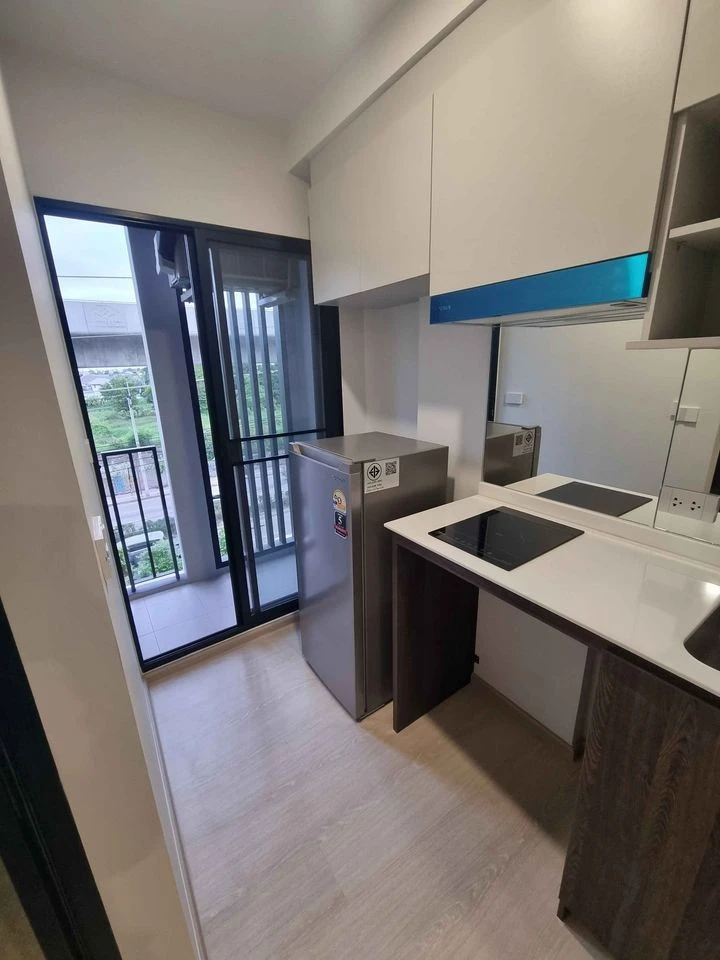 For rent: New Cross Khu Khot Station, 4th floor, with built-in furniture, ready to move in. If interested, hurry and reserve now.