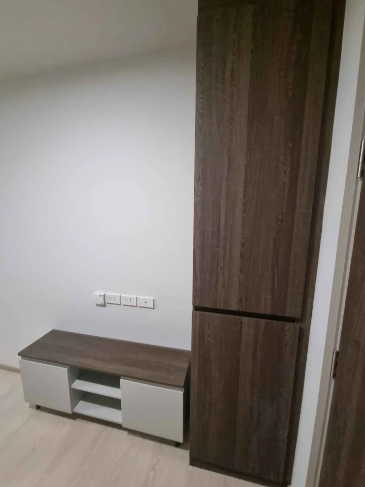 For rent: New Cross Khu Khot Station, 4th floor, with built-in furniture, ready to move in. If interested, hurry and reserve now.