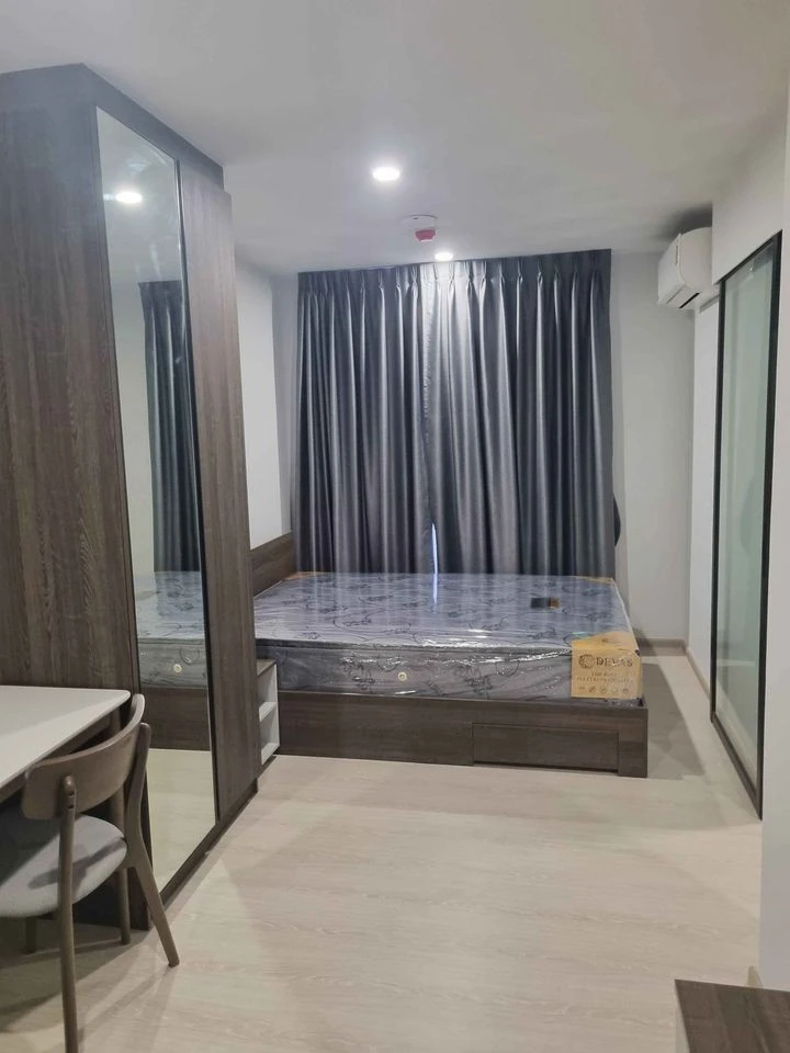 For rent: New Cross Khu Khot Station, 4th floor, with built-in furniture, ready to move in. If interested, hurry and reserve now.