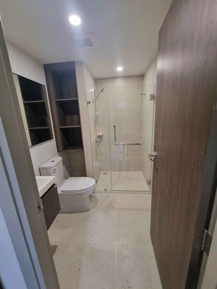 For rent: New Cross Khu Khot Station, 4th floor, with built-in furniture, ready to move in. If interested, hurry and reserve now.