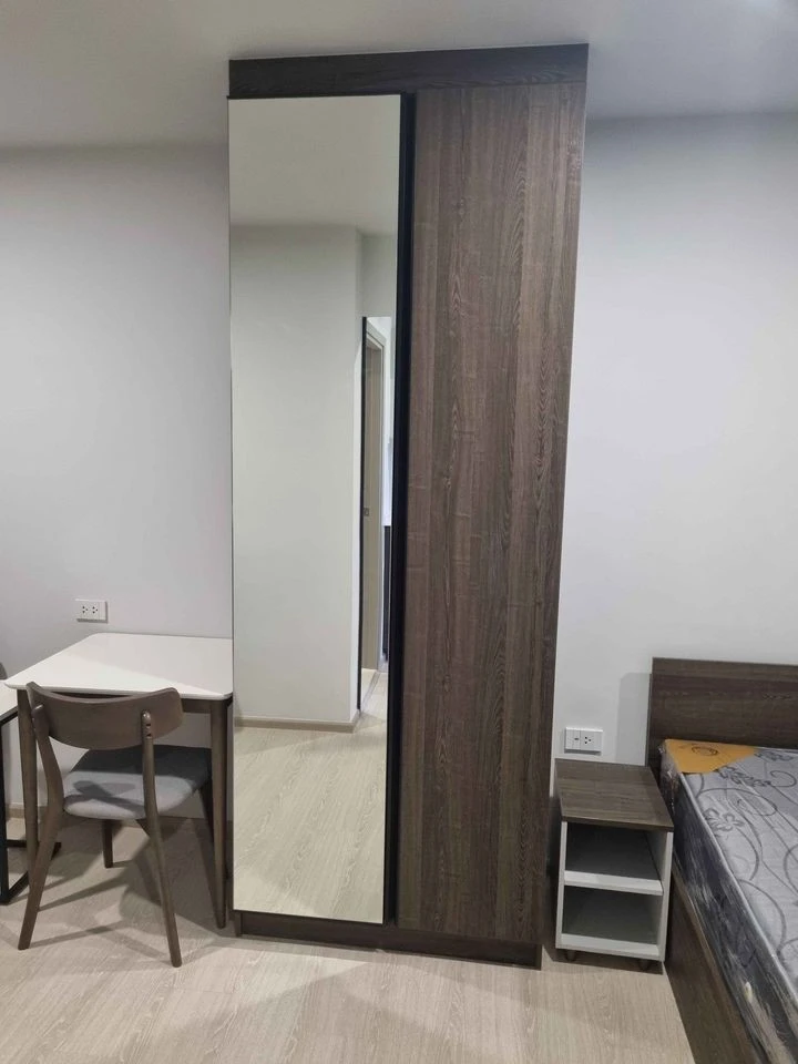 For rent: New Cross Khu Khot Station, 4th floor, with built-in furniture, ready to move in. If interested, hurry and reserve now.