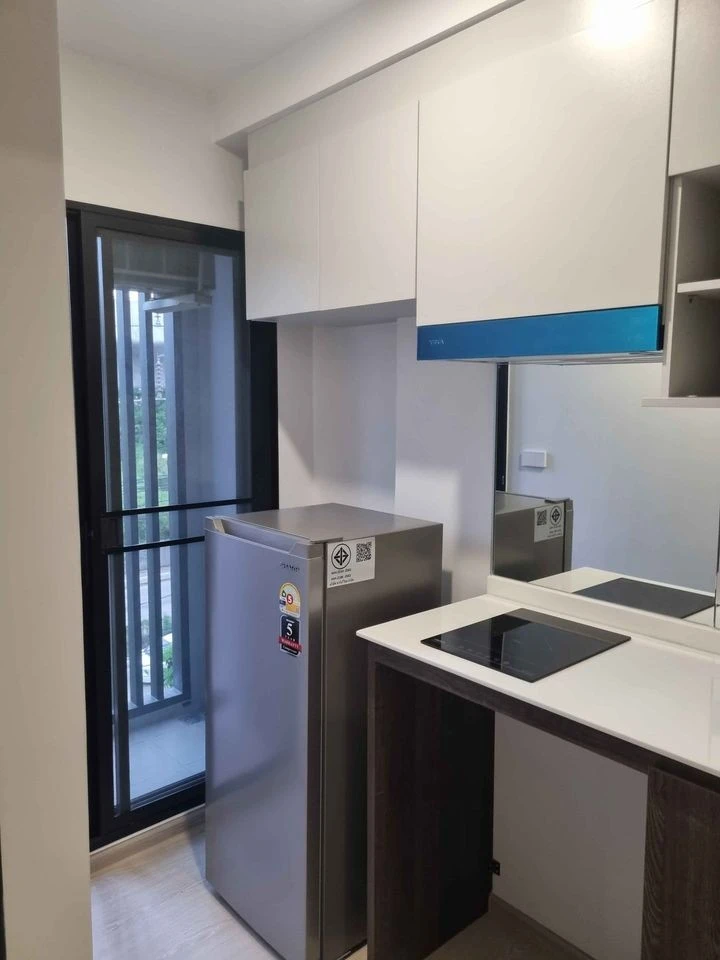 For rent: New Cross Khu Khot Station, 4th floor, with built-in furniture, ready to move in. If interested, hurry and reserve now.