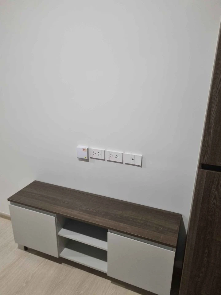 For rent: New Cross Khu Khot Station, 4th floor, with built-in furniture, ready to move in. If interested, hurry and reserve now.