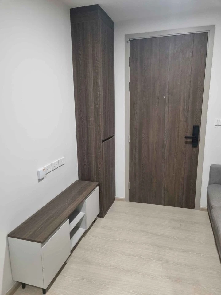 For rent: New Cross Khu Khot Station, 4th floor, with built-in furniture, ready to move in. If interested, hurry and reserve now.