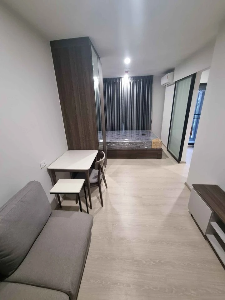 For rent: New Cross Khu Khot Station, 4th floor, with built-in furniture, ready to move in. If interested, hurry and reserve now.