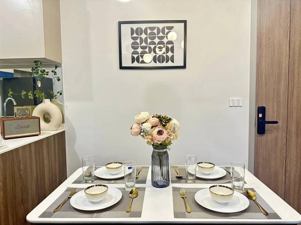 For rent: New Core Kukot Station, large room, corner room, very private, fully furnished + full set of electrical appliances, ready to move in.