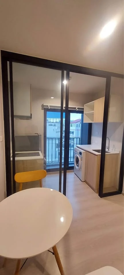 For rent: New Noble Ngamwongwan, 5th floor, corner room, near elevator, furnished, appliances, ready to move in.
