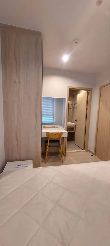 For rent: New Noble Ngamwongwan, 5th floor, corner room, near elevator, furnished, appliances, ready to move in.