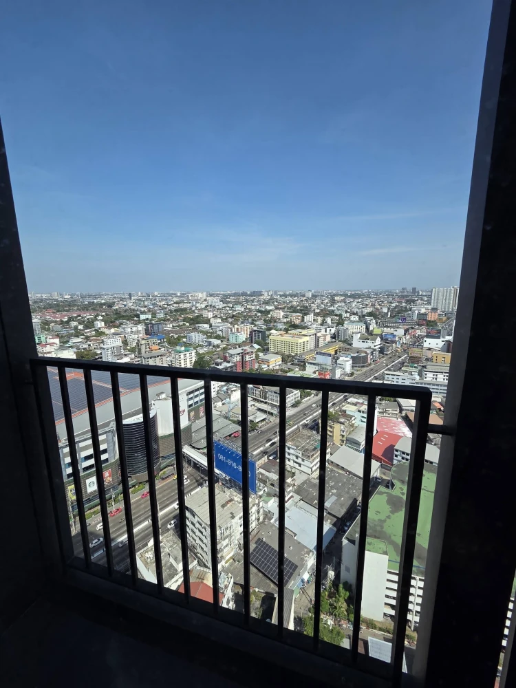 For rent: New Noble Ngamwongwan, 2 bedrooms, 1 bathroom, very high floor, corner unit for privacy. First come, first served.