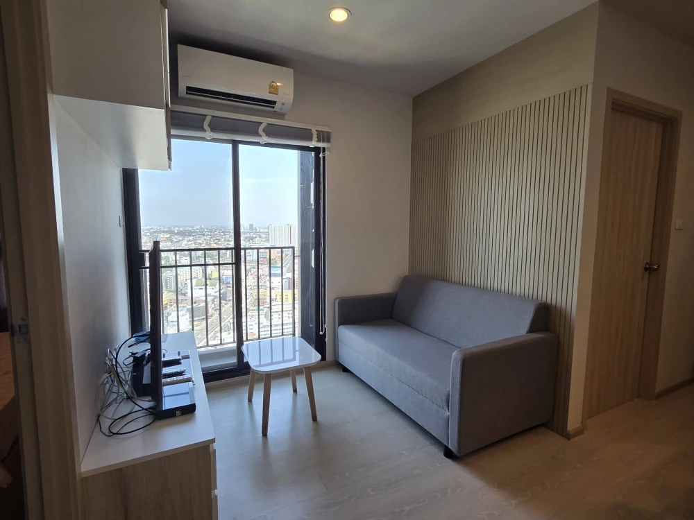 For rent: New Noble Ngamwongwan, 2 bedrooms, 1 bathroom, very high floor, corner unit for privacy. First come, first served.