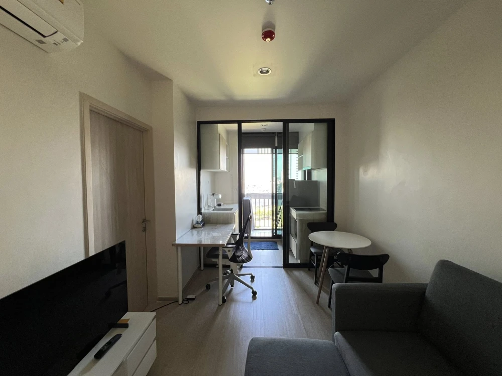 For rent: New Noble Ratchada-Ladprao, beautiful room, just the right size, separate bedroom and living room, move in now!