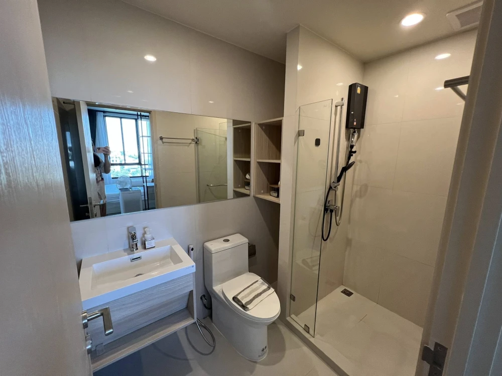 For rent: New Noble Ratchada-Ladprao, beautiful room, just the right size, separate bedroom and living room, move in now!