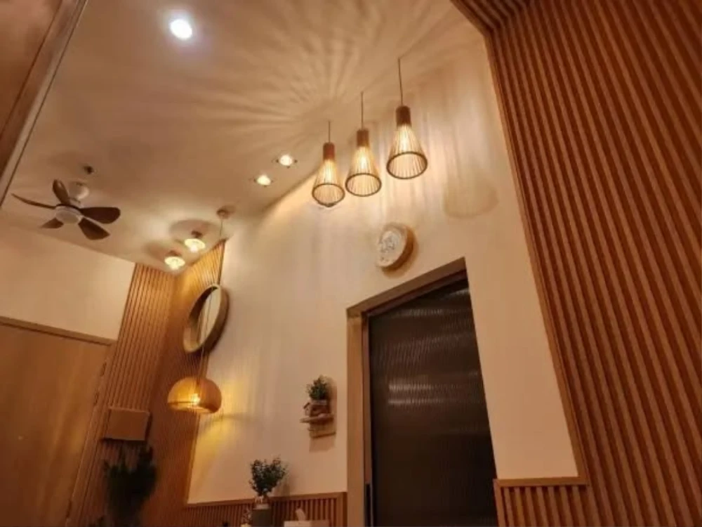 For rent: New Noble Ratchada-Ladprao. Very high ceilings with double walls to reduce heat inside the room. Fully furnished with built-in features. Boo