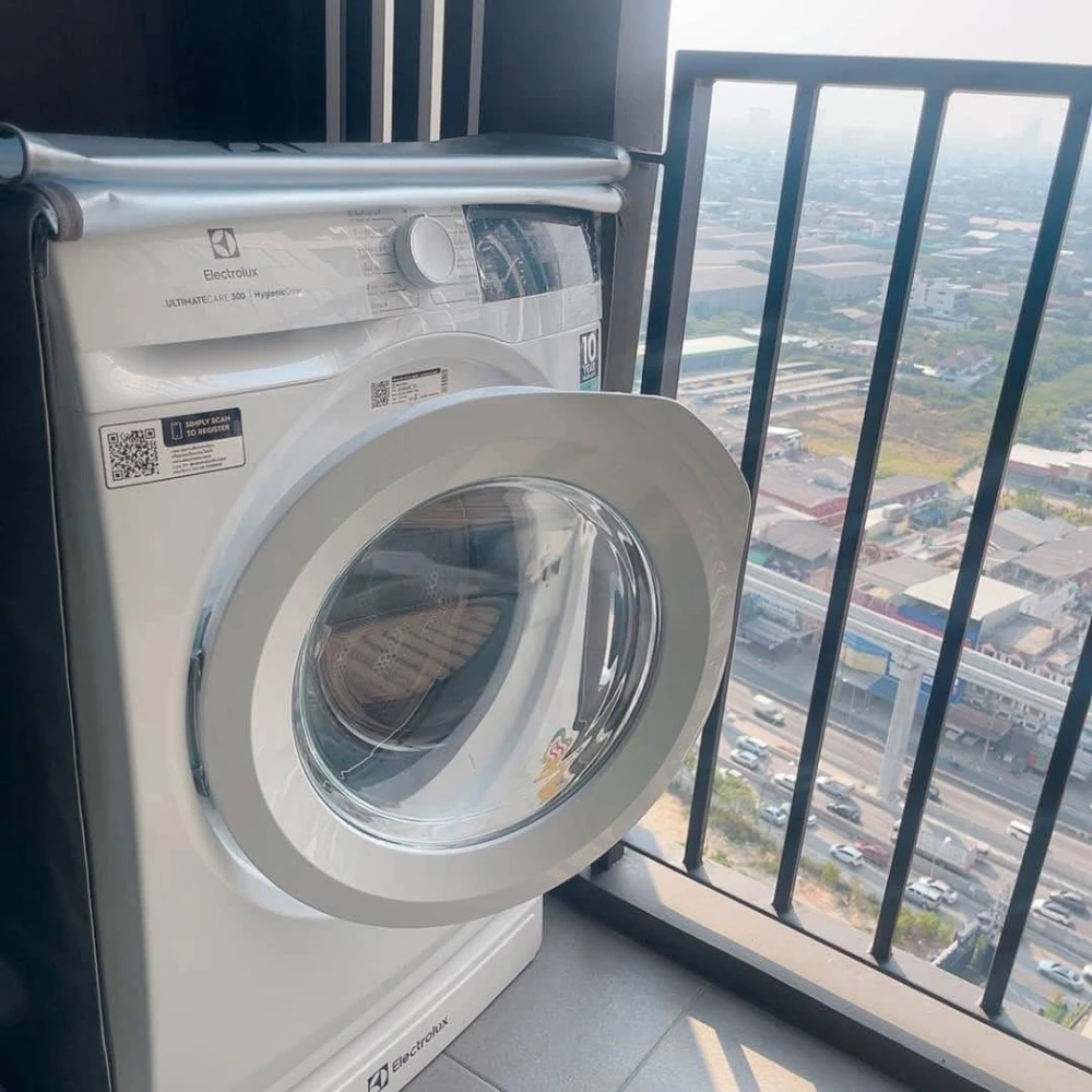 For rent: New Noble Srinakarin-Lasalle, a nice room, fully furnished and equipped with appliances. Just bring your own luggage and move in.