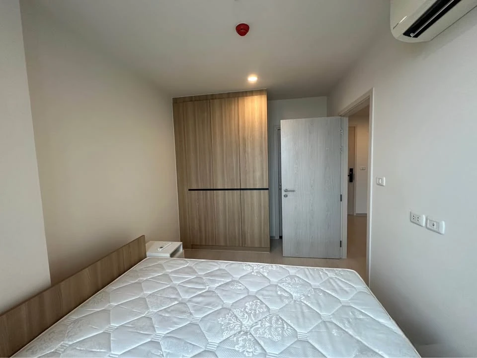 For rent: New Noble Chaengwattana, room size 28 sq m, 21st floor, city view from a high angle, fully equipped with amenities, must book.